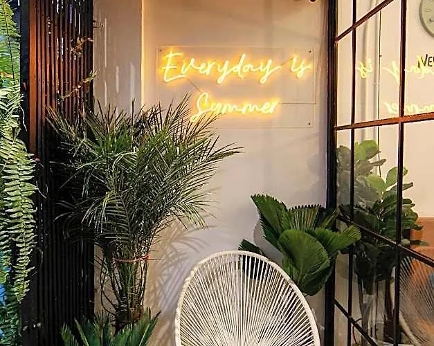 Hotel Tropical Summer Cafe &