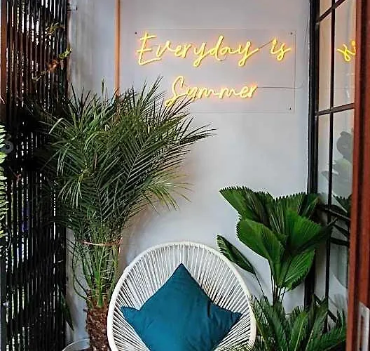 Hotel Tropical Summer Cafe & 2*