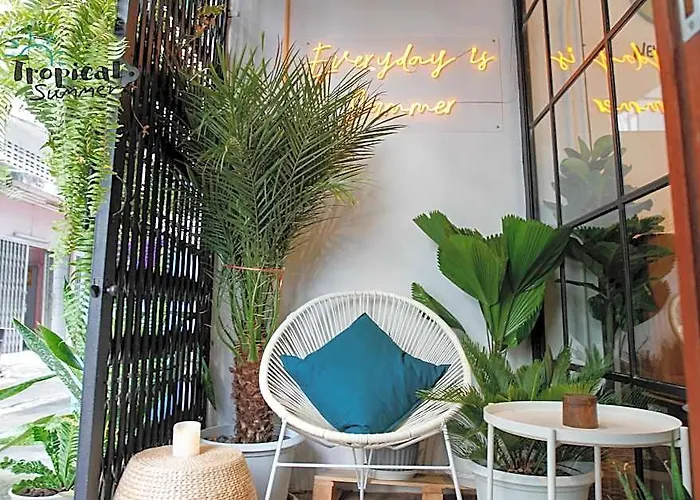 Tropical Summer Cafe & Hotel Bangkok