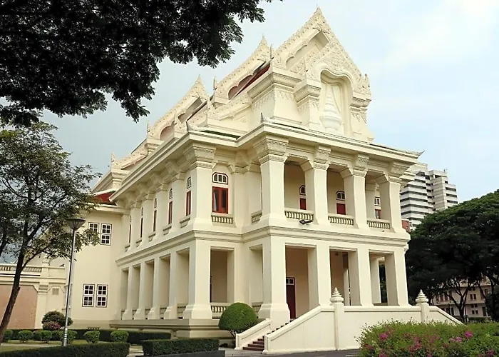 Hotel Tropical Summer Cafe & Bangkok